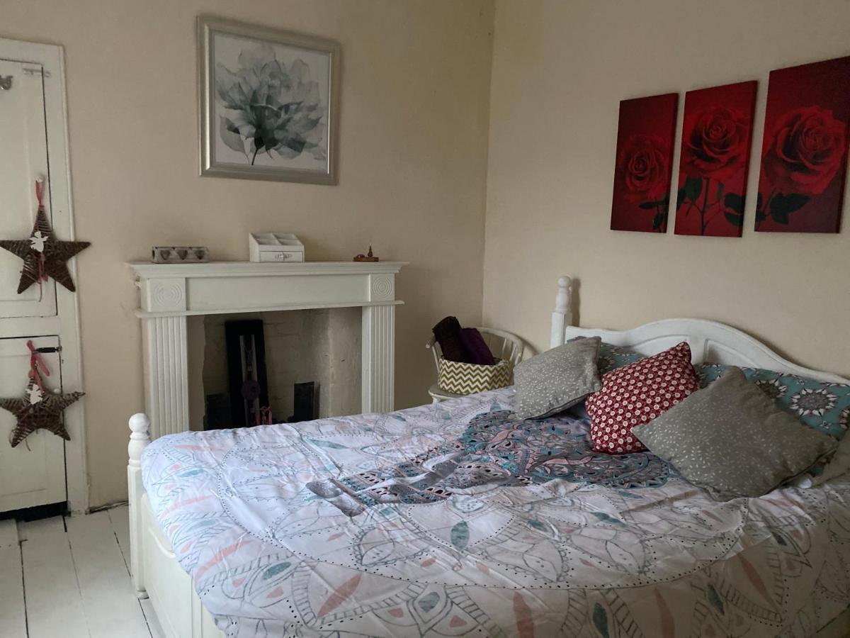 נית' Stunning 2-Bed Apartment Above Schooners Bar מראה חיצוני תמונה