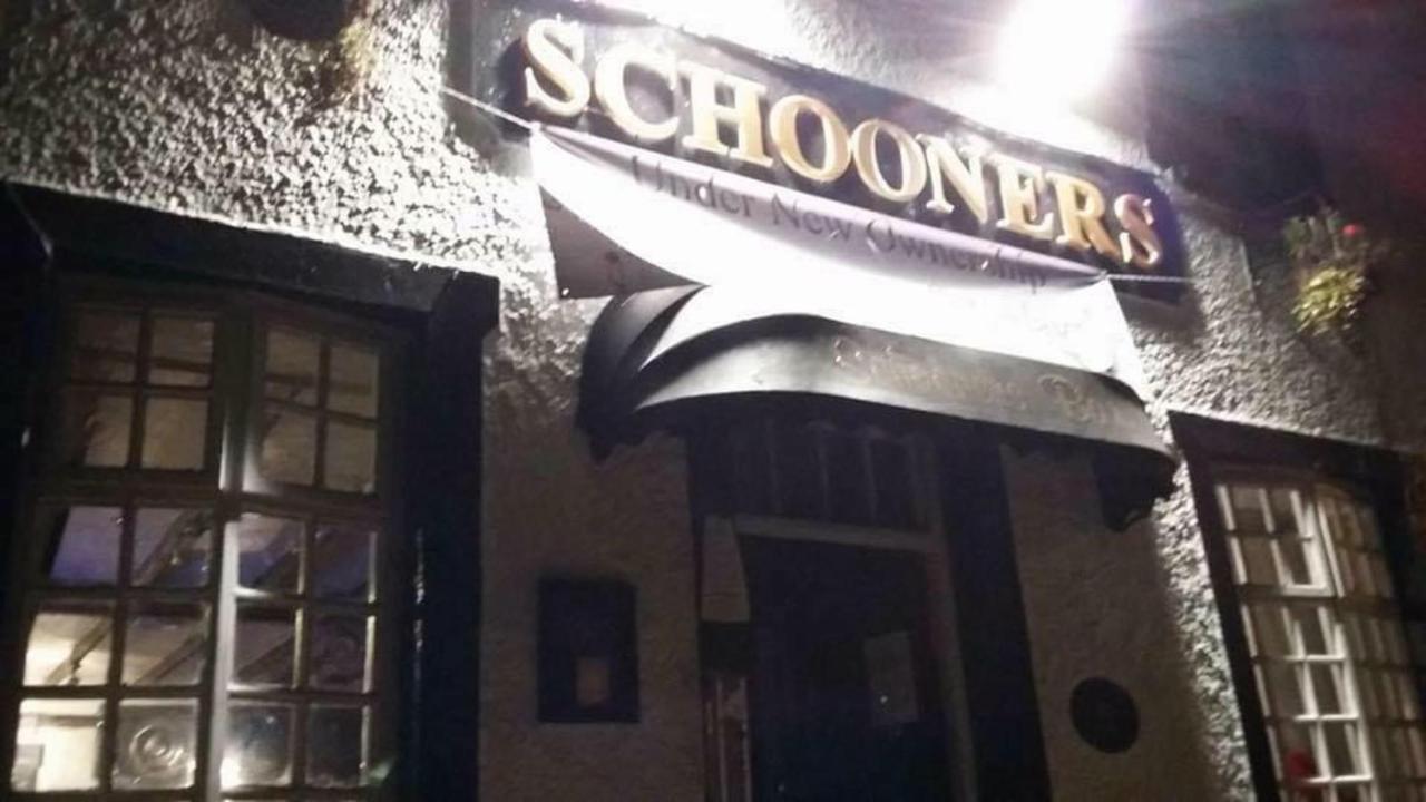 נית' Stunning 2-Bed Apartment Above Schooners Bar מראה חיצוני תמונה