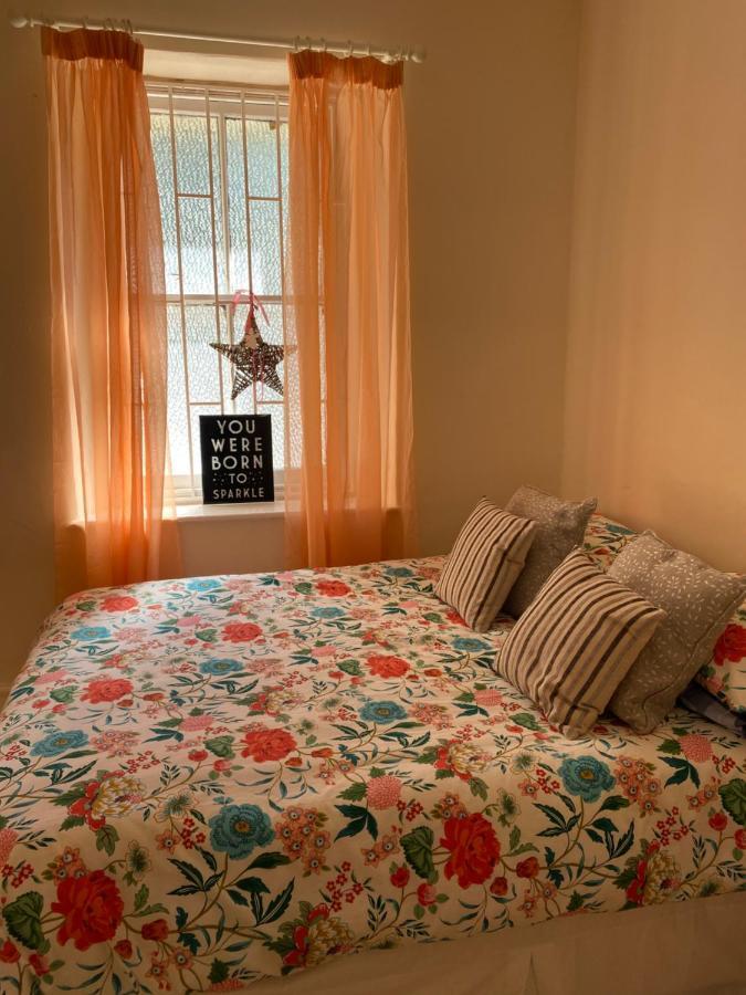 נית' Stunning 2-Bed Apartment Above Schooners Bar מראה חיצוני תמונה