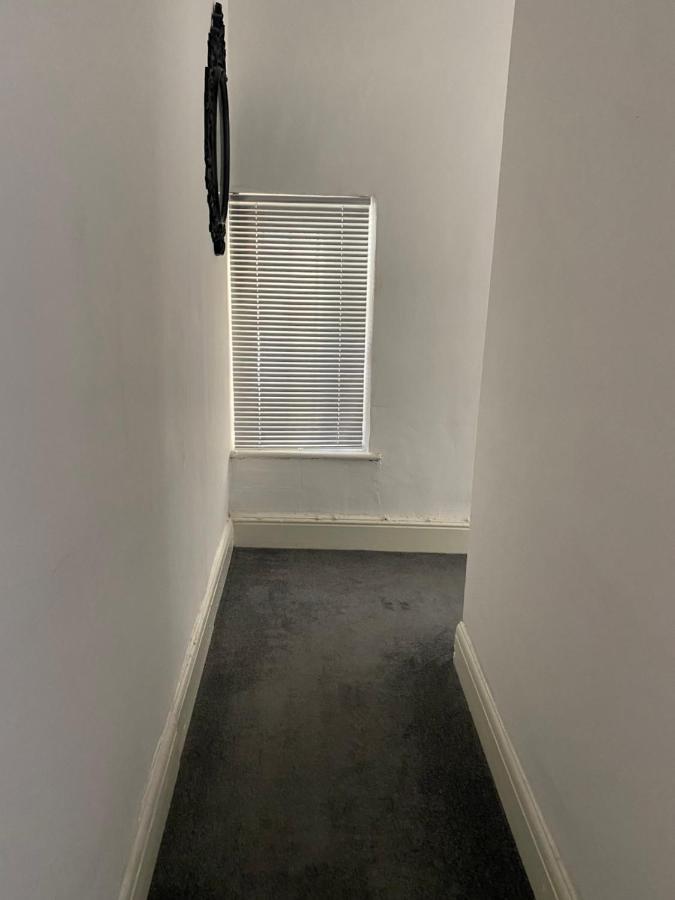נית' Stunning 2-Bed Apartment Above Schooners Bar מראה חיצוני תמונה