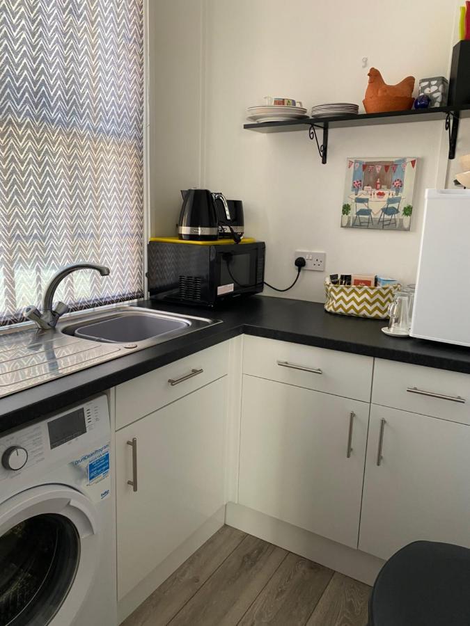 נית' Stunning 2-Bed Apartment Above Schooners Bar מראה חיצוני תמונה