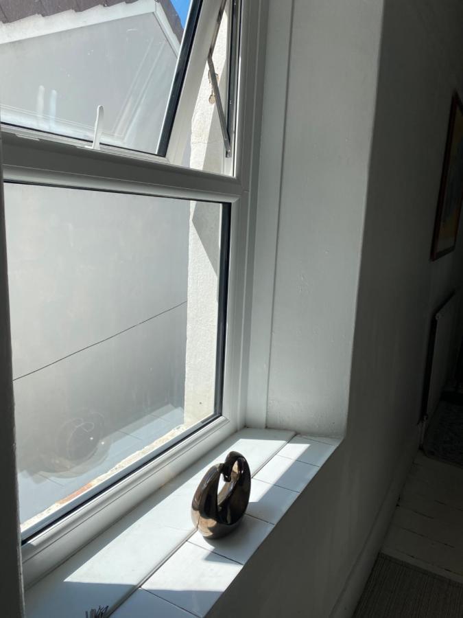 נית' Stunning 2-Bed Apartment Above Schooners Bar מראה חיצוני תמונה