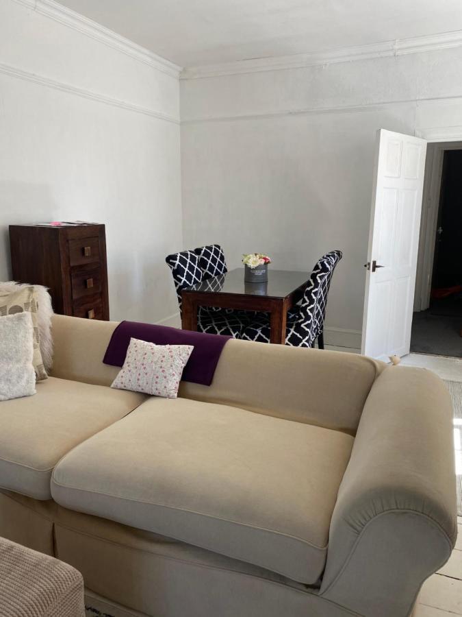 נית' Stunning 2-Bed Apartment Above Schooners Bar מראה חיצוני תמונה