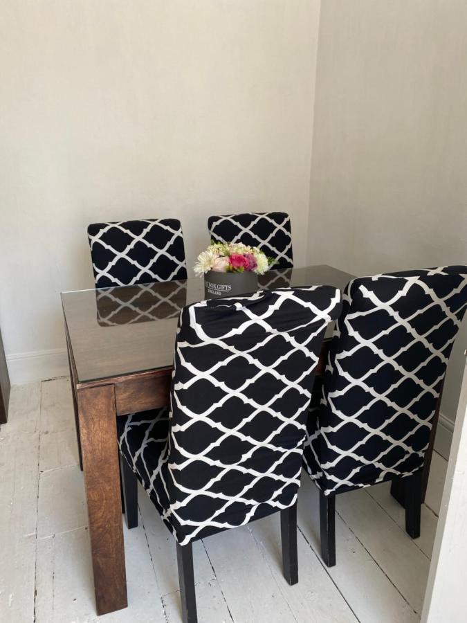 נית' Stunning 2-Bed Apartment Above Schooners Bar מראה חיצוני תמונה