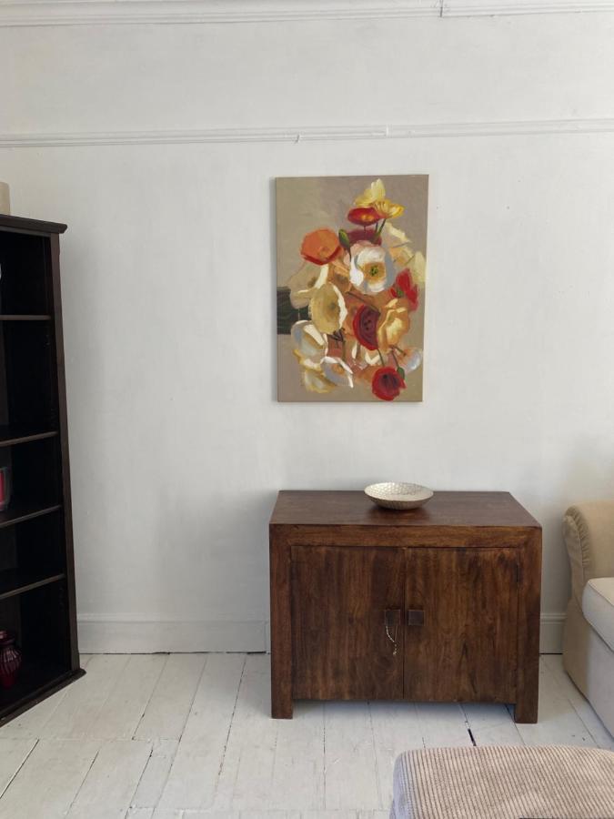 נית' Stunning 2-Bed Apartment Above Schooners Bar מראה חיצוני תמונה